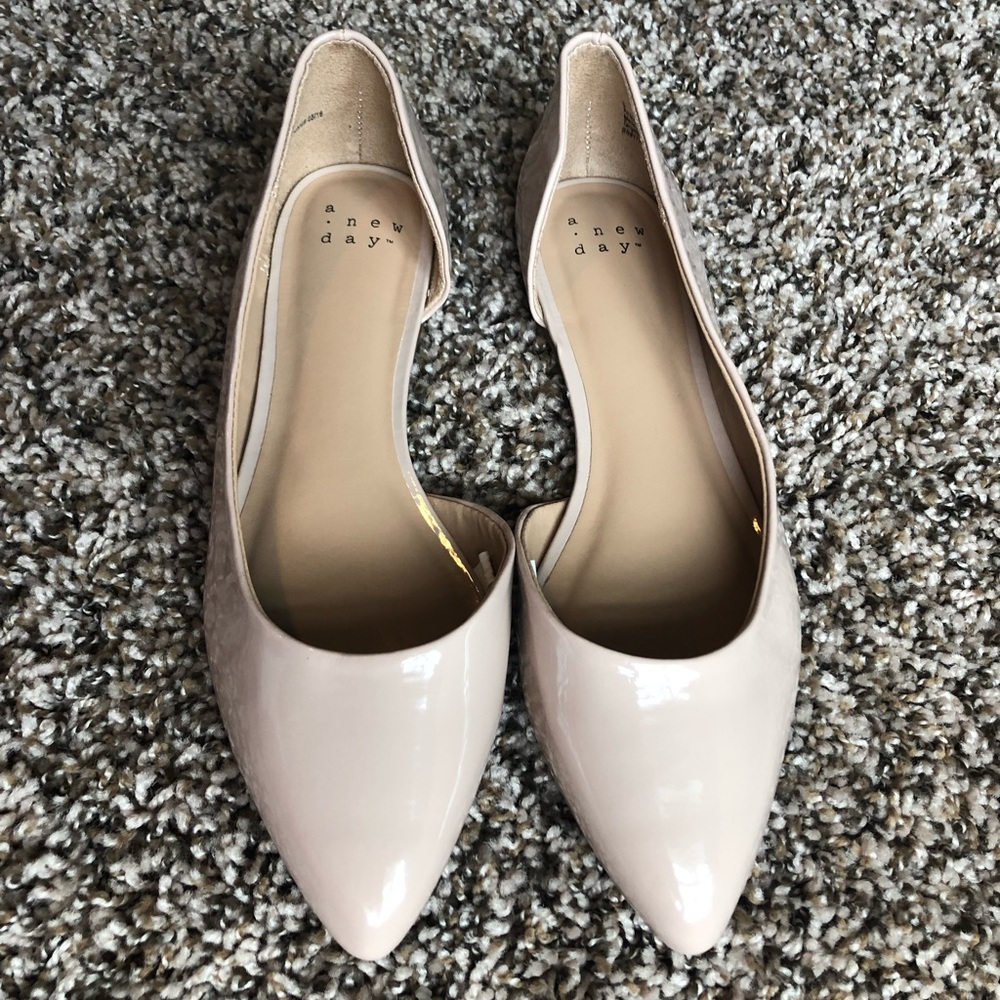 Nude pointed toe flats